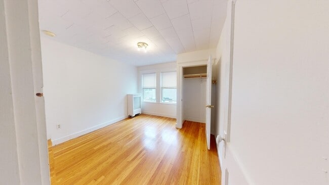 Building Photo - 52 Linwood St