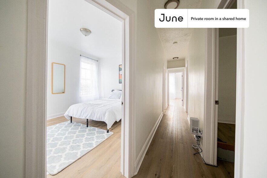 Building Photo - Private bedroom in 4 bed/1 bath Home