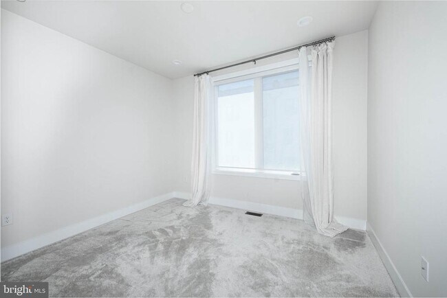 Building Photo - 305 Manion Aly
