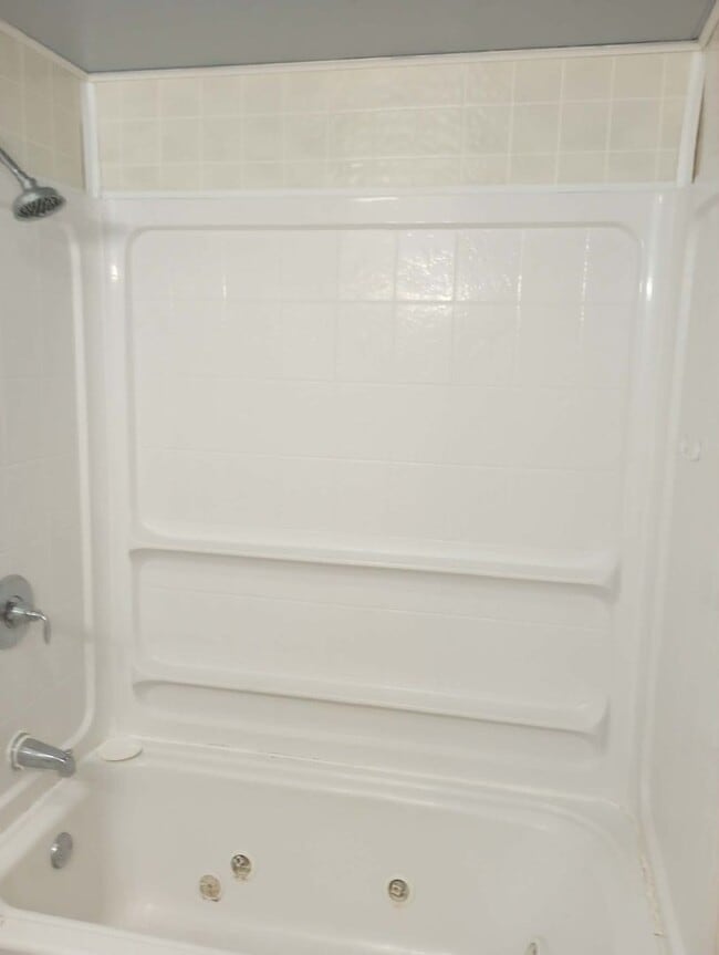Building Photo - Nice 3 bed 1 bath house with large garage and basement!!!