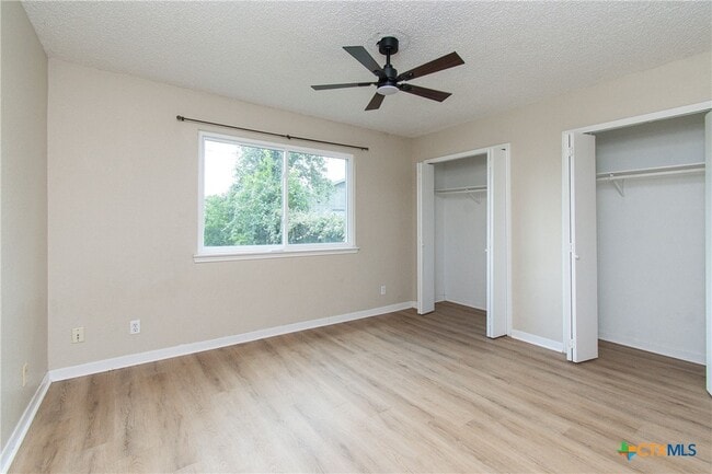Building Photo - 2210 Carousel Dr