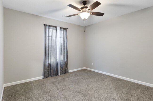 Building Photo - 1629 Kestrel Dr