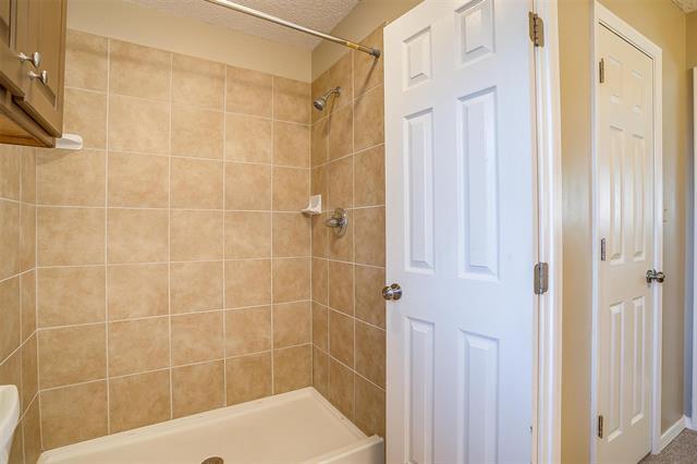 Building Photo - 4860 Ledgestone Ct