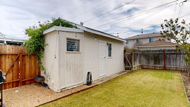 Building Photo - 19th St