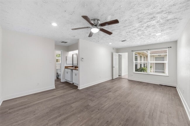 Building Photo - 1815 Millbury Dr