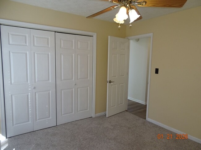 Building Photo - 4 bedrooms 2.5 bathrooms Single Family Home for Rent