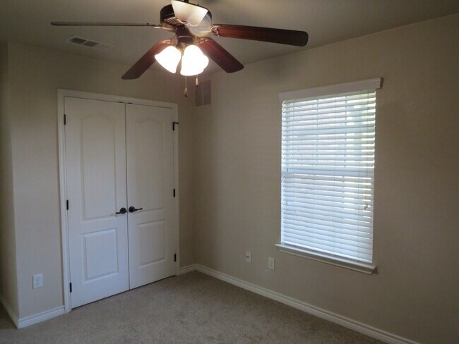 Building Photo - "Spacious 4-Bed Oasis in Killeen with Granite Touches & Cozy Fireplace!"
