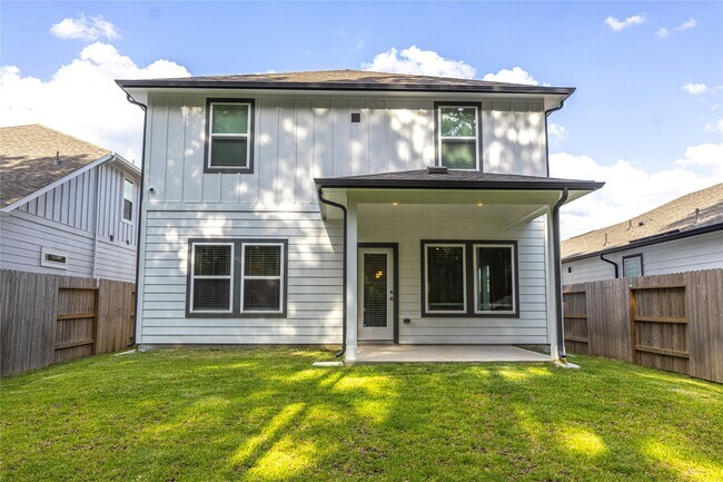 Building Photo - 18672 Presswood Wy Dr