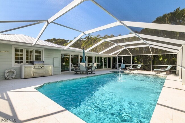 Building Photo - 549 7th Ave N