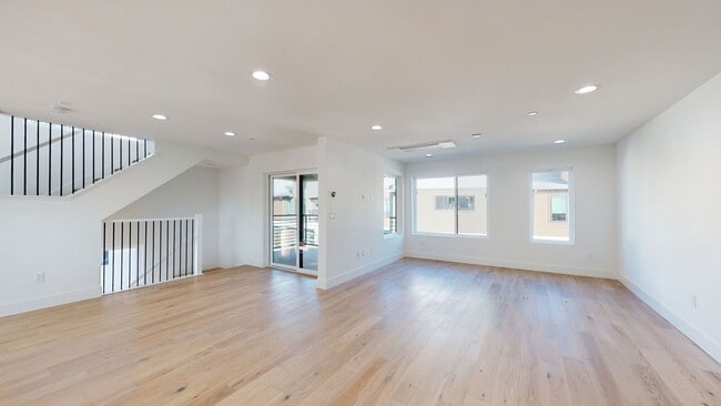 Building Photo - Beautiful Walnut Creek Townhome!
