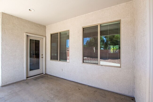 Building Photo - Must See 4 Bedroom Home near San Tan Mall