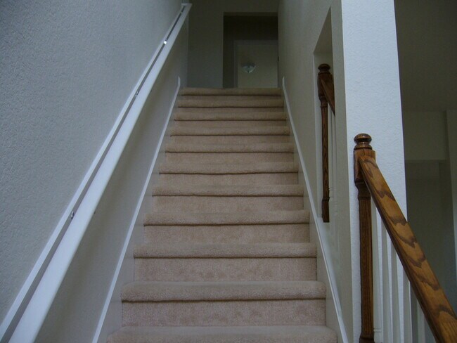 Building Photo - Beautiful 4 Bed and 3.5 bath home in Windermere