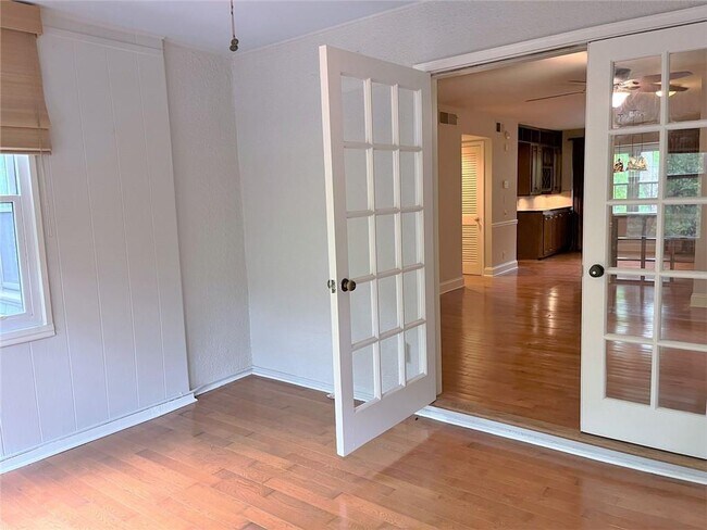 Building Photo - 82 Montre Square NW