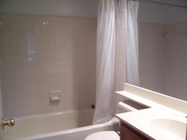 Building Photo - 3 Level Townhome- Odenton, MD