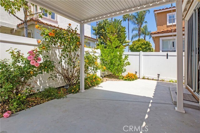 Building Photo - 201 Las Flores