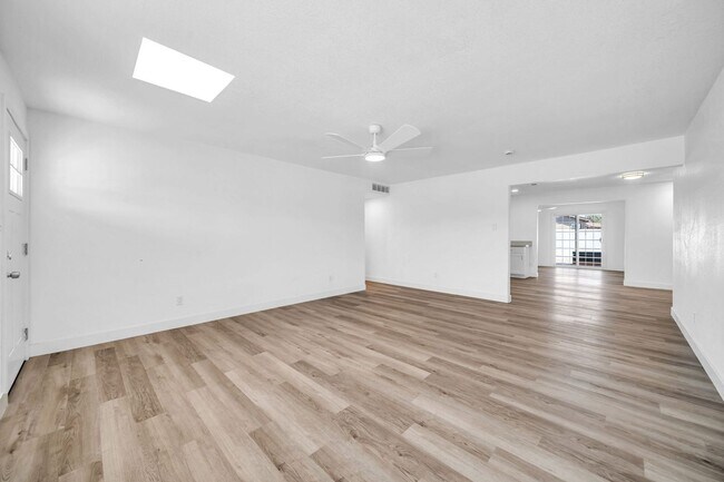 Building Photo - 3330 E Gelding Dr