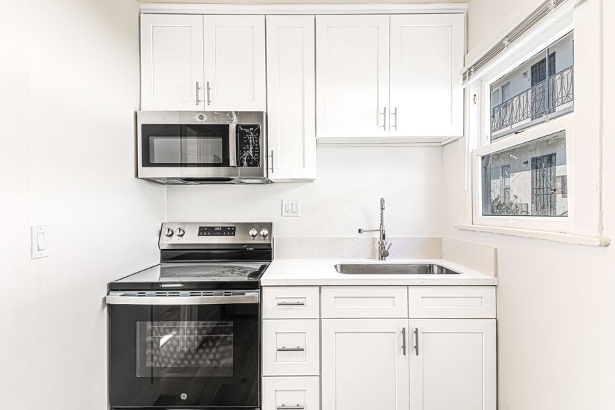 Building Photo - 525 Chestnut Ave