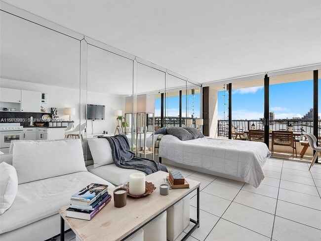 Building Photo - 555 NE 15th St