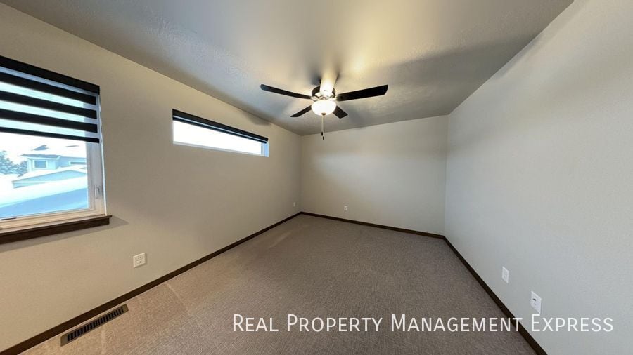 Building Photo - Modern Luxury: 3BR Townhome with Stylish Finishes, Spacious Interiors, and Attached Garage