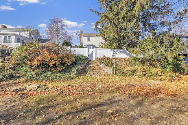 Building Photo - 124 Stiles St