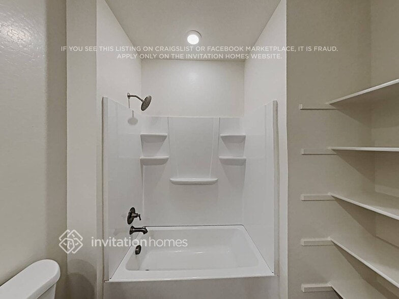 Building Photo - 4058 W Crossflower Ave