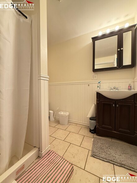 Building Photo - 72 Egmont St