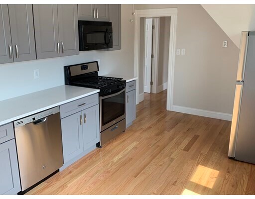 Building Photo - 81 Newton St