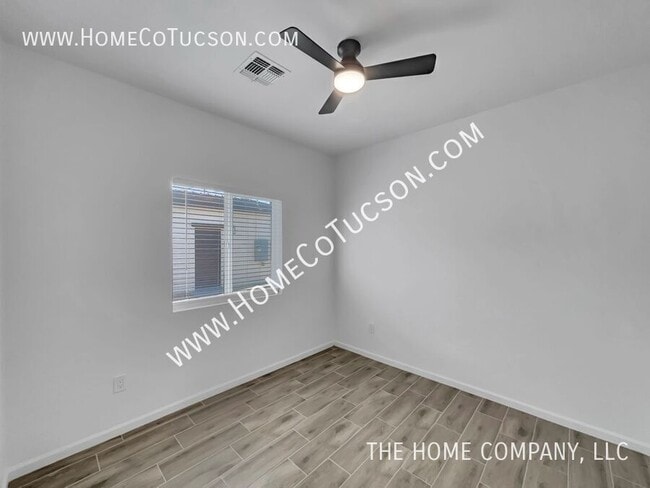 Building Photo - 1603 S Van Buren Ave
