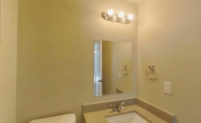 Building Photo - MOVE IN READY