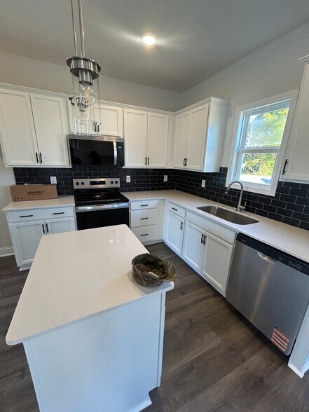 Building Photo - 170 W Saltgrass Ln