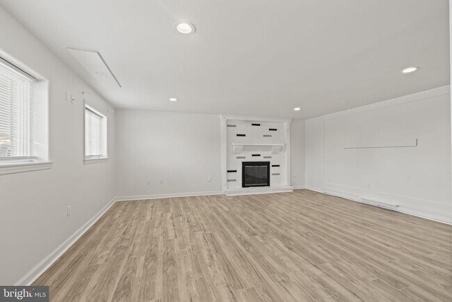 Building Photo - 139 Adrienne Ave