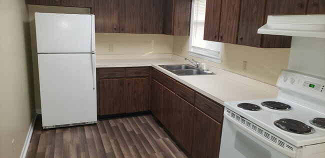 Building Photo - 2 BR, 1 BA APARTMENT- SCOTT HILLS (GOLDSBORO, NC) WATER INCLUDED