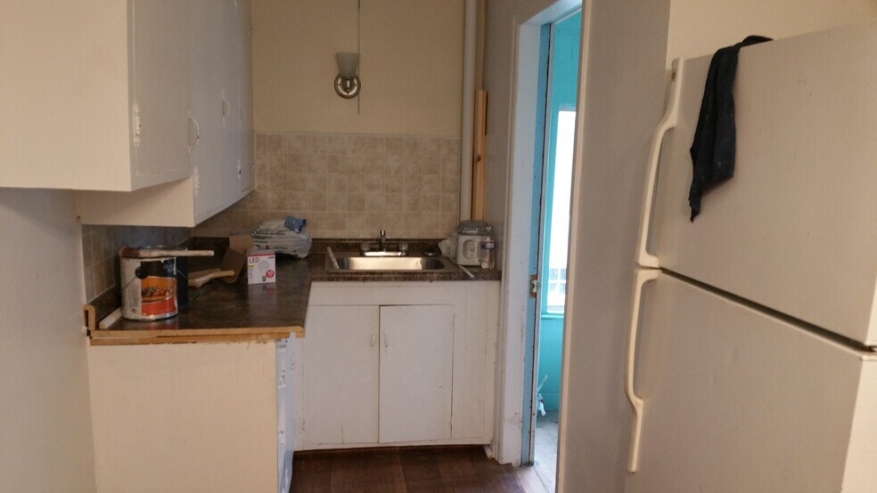 Building Photo - 224 S Park St