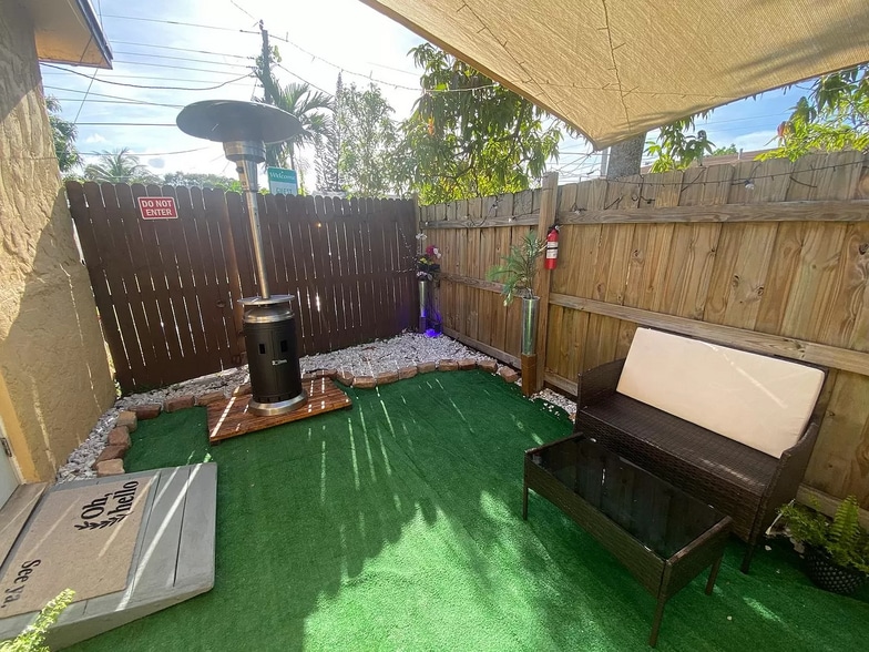 Building Photo - 310 SW 9th Ave