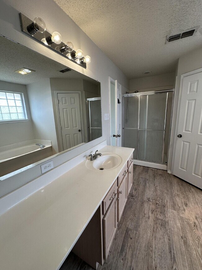 Building Photo - Charming North Lubbock Home with Spacious ...