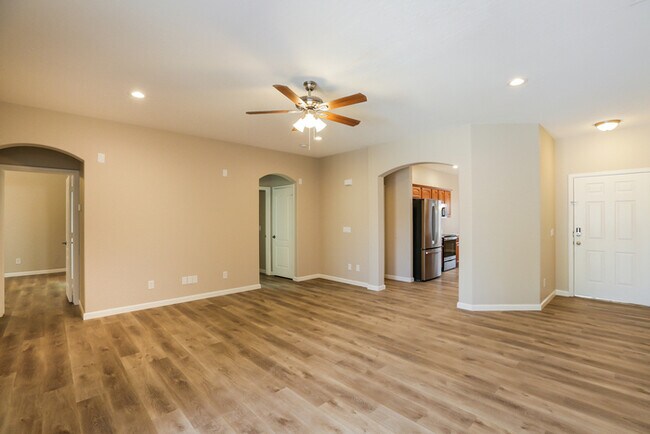 Building Photo - Beautiful 3-Bedroom Home in Tolleson, AZ
