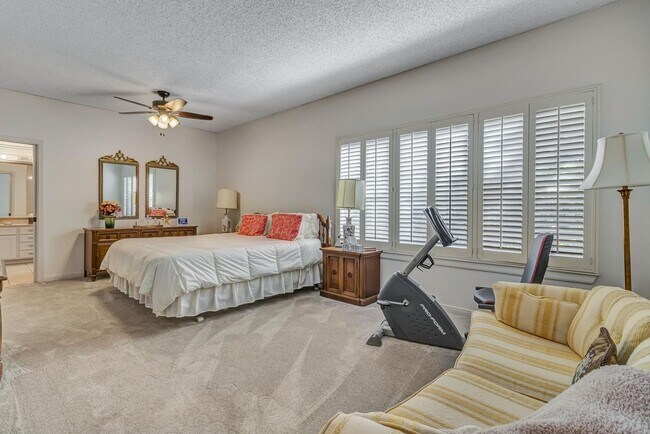 Building Photo - LUXURY 3-BEDROOM TOWNHOME IN ALAMO HEIGHTS
