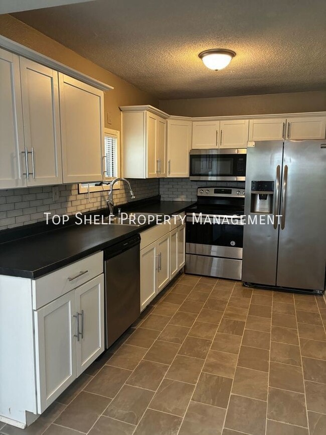 Building Photo - 7507 SW 12th St