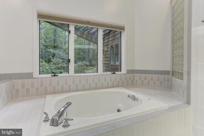 Building Photo - 10373 Currycomb Ct
