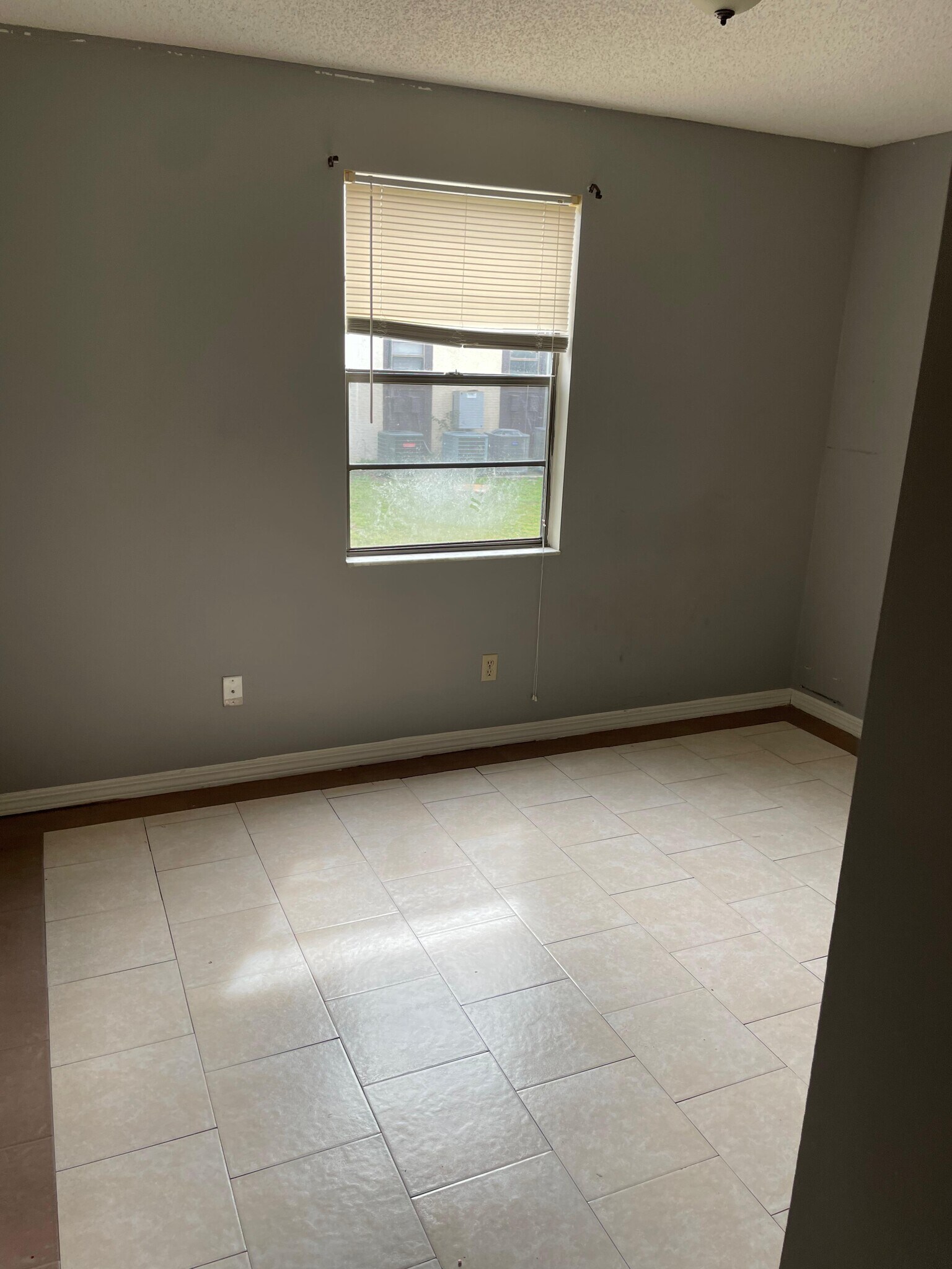 Building Photo - 471 Bentwood Ln