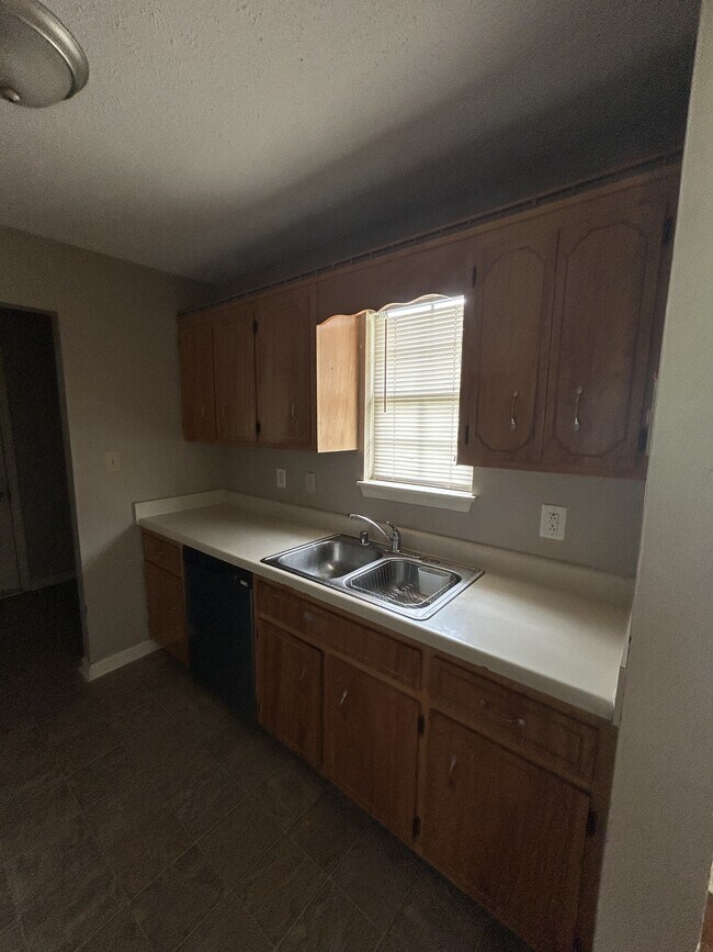 Building Photo - 2034 Carneal Ln