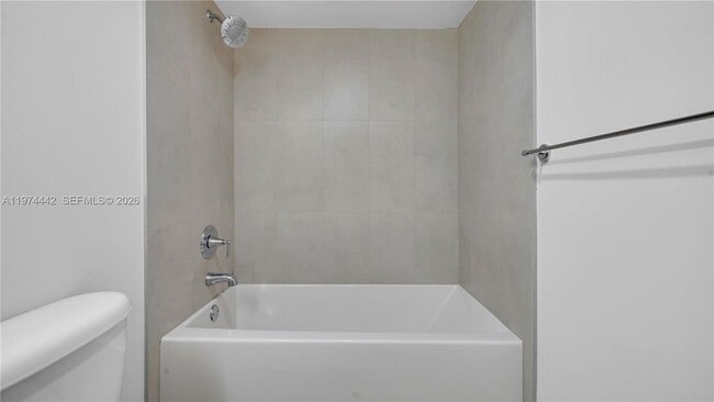 Building Photo - 555 NE 34th St