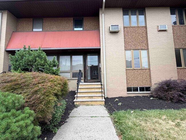 Building Photo - 387-391-391 Union Ave