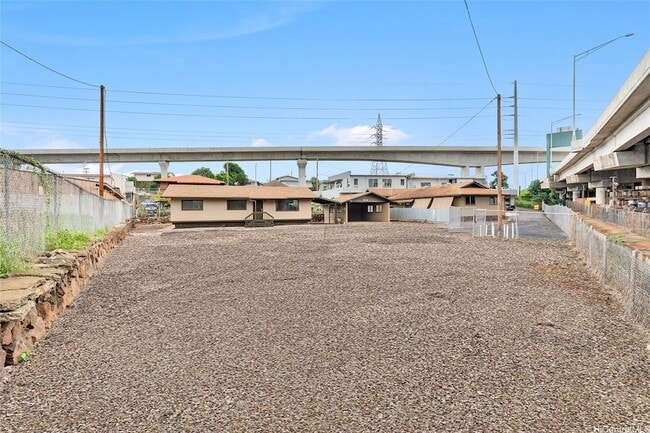 Building Photo - 667 Kamehameha Hwy