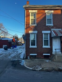 Building Photo - Spacious 3b/1b Single Family , Close to Pu...