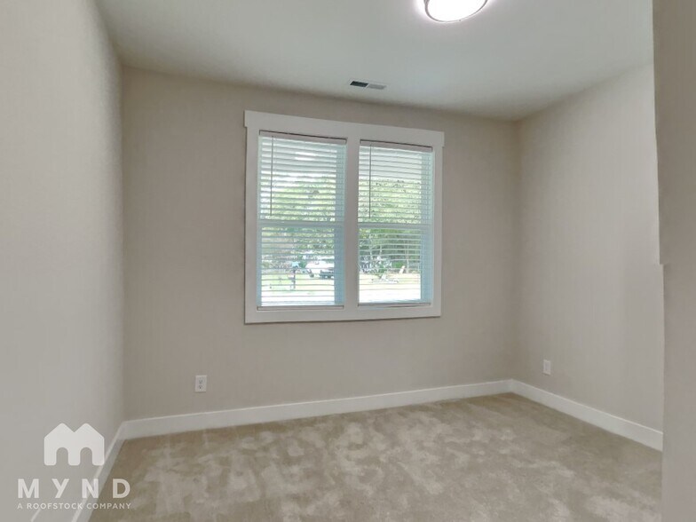 Building Photo - 907 East St