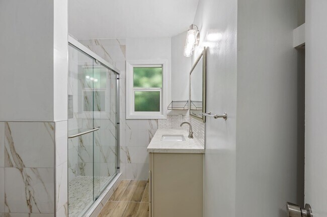 Building Photo - Charming 3-Bedroom Home in Cheviot Hills – Move-In Ready!