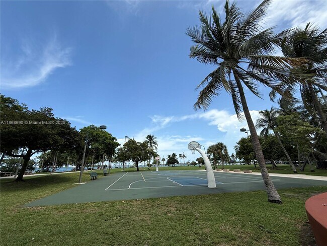 Building Photo - 2000 N Bayshore Dr