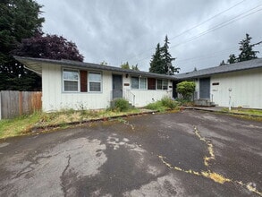 Building Photo - Milwaukie Tri-plex, 2-Bedroom, Near Transp...