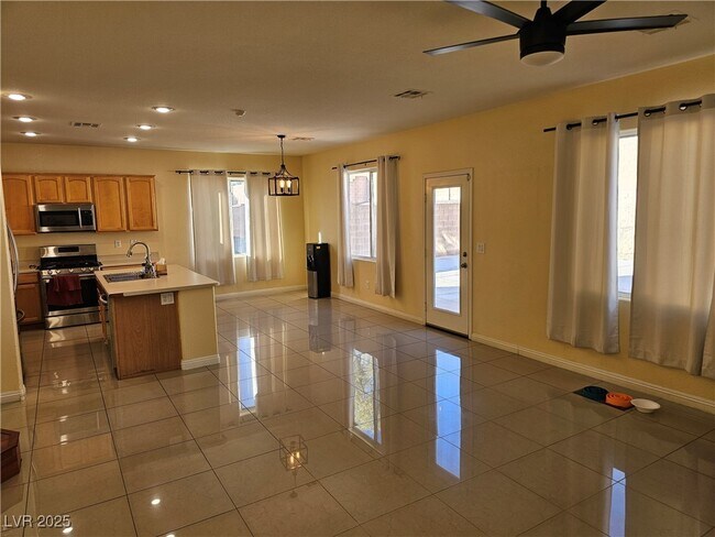 Building Photo - 3732 Shimmering Creek Ave